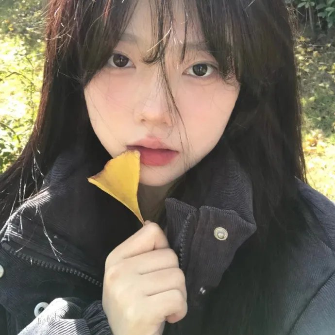 黄大妮 封面